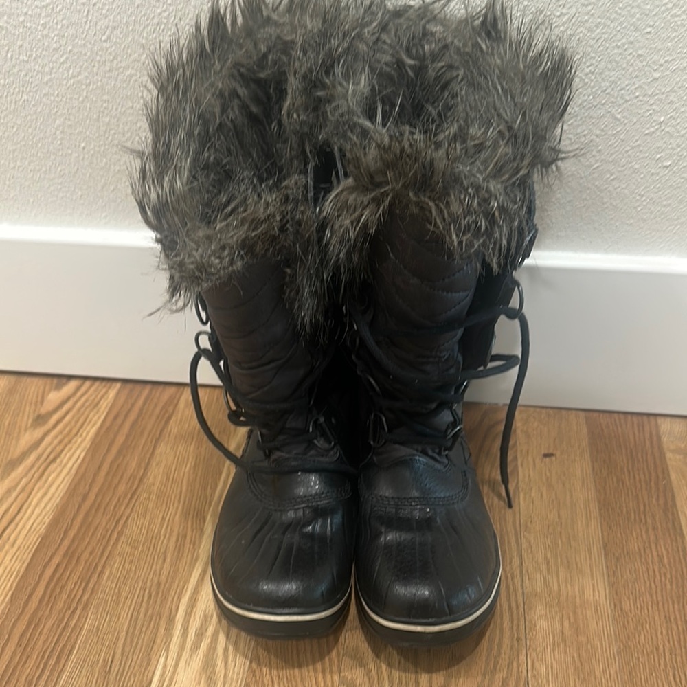 Black Fur-Lined Winter Boots